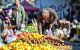 حسینی‌پور: نظارت بر افزایش افسارگسیخته قیمت در بازار به عهده فرمانداران است